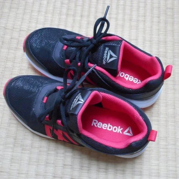NEW-Reebok black pink sneakers Size 4 - Picture 2 of 7